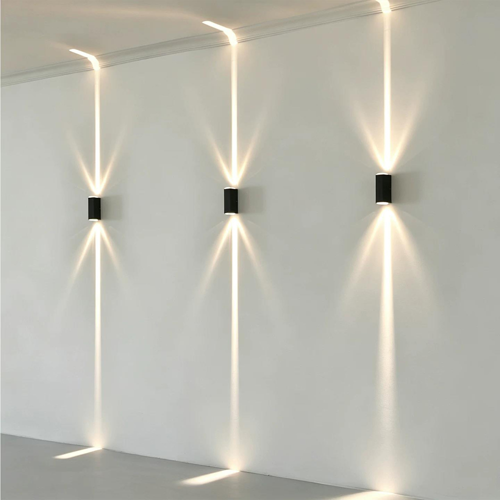 屋外用防水壁掛け照明。光を放つアルミ製の壁掛けライト。上下方 - Decor Lighting Cy のレビューと価格